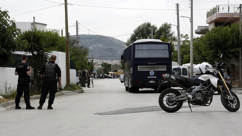 Απίστευτη κοροϊδία: Θα χτυπήσουν την μαφία στο Μενίδι μέσω…πόθεν έσχες των Ρομά